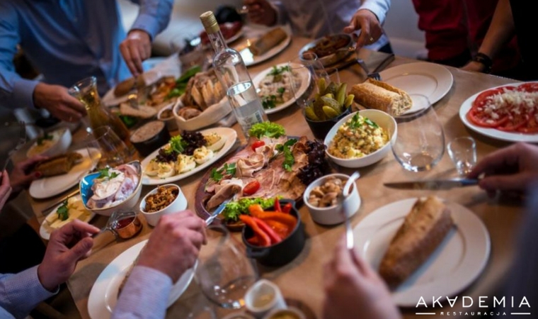 Piątkowa akademia wódki, najlepsza restauracja w Warszawie, restauracja Akademia, polskie jedzenie w Warszawie, restauracja Warszawa, restauracja Akademia