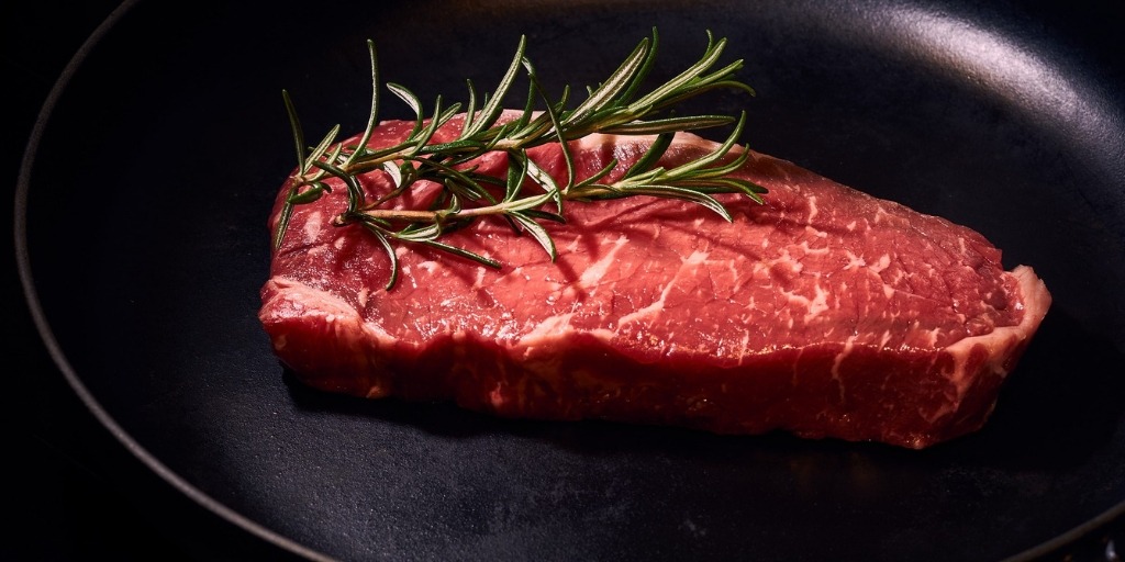 Steki – mięsa, z których się je przyrządza, stopnie wysmażenia, przepis na stek doskonały, Blog Restauracja Akademia